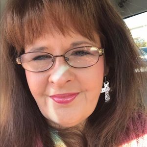 Meet your Posher, Deena